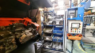 Magna 01. Robotické svařovací pracoviště