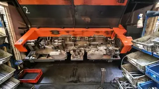 Magna 01. Robotické svařovací pracoviště