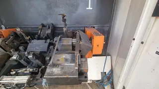 Magna 03. Robotické svařovací pracoviště