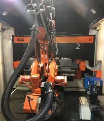 Magna 03. Robotické svařovací pracoviště