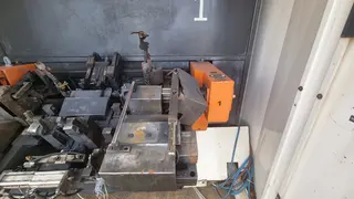 Magna 04. Robotické svařovací pracoviště