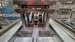 Magna 07. Pracoviště pro lisování a nýtování