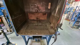 Magna 08. Svařovací box