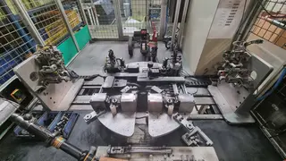 Magna 09. Pracoviště pro dokončovací montážní operace