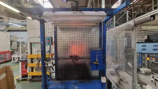 Magna 11. Pracoviště pro dokončovací montážní operace.