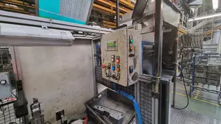 Magna 12. Pracoviště pro dokončovací montážní operace.