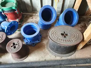 Prodej souboru materiálu pro vodovodní a kanalizační síť,     PSJ Hydrotranzit a.s.
