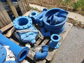 Prodej souboru materiálu pro vodovodní a kanalizační síť,     PSJ Hydrotranzit a.s.