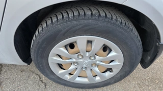 MÉDEA 37 - HYUNDAI IX20 TRIKOLOR 6AM 2833