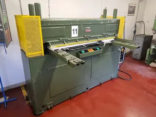 Styl Plzeň 09. Mostový vysekávací hydraulický stroj