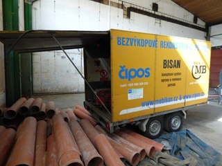 nákl.přívěs skříňový - MEBIKAN