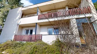 Objekt v obci Kníničky ev. č. 818 včetně parkovacích stání a garáží, ulice Rozdrojovická 