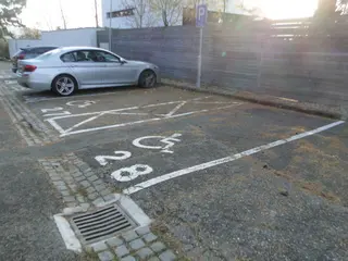 Objekt v obci Kníničky ev. č. 818 včetně parkovacích stání a garáží, ulice Rozdrojovická 