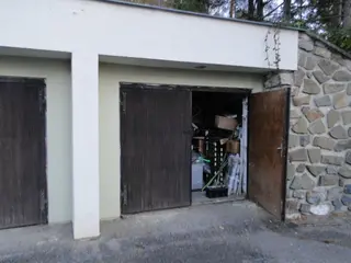 Objekt v obci Kníničky ev. č. 818 včetně parkovacích stání a garáží, ulice Rozdrojovická 