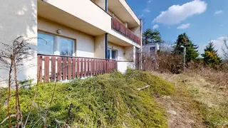 Objekt v obci Kníničky ev. č. 818 včetně parkovacích stání a garáží, ulice Rozdrojovická 