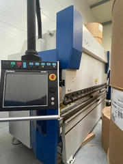 Ohraňovací lis RICO PRCB 35160 s CNC řízením v 5 osách. DELEM DA-66T.