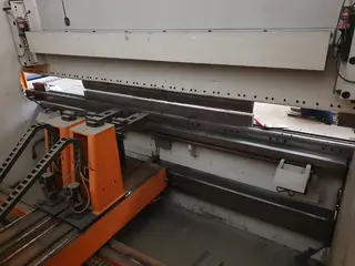 PŽSK 05. Ohraňovací lis, Weinbrenner GP 800/5050