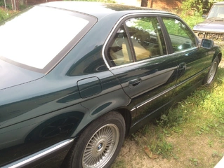 Osobní automobil BMW 740i