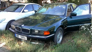 Osobní automobil BMW 740i