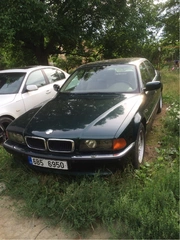 Osobní automobil BMW 740i
