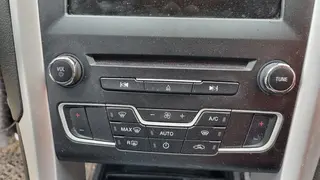 02 ROLUC - Osobní automobil Ford Mondeo 7AY7829