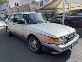 Osobní automobil SAAB 900