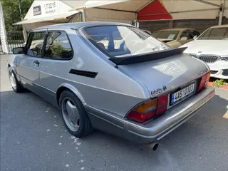 Osobní automobil SAAB 900