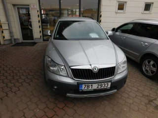 Osobní automobil Škoda Octavia kombi 2