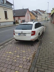 Osobní automobil Škoda Superb 2.0 16v TDI kombi - RZ 6AM8408