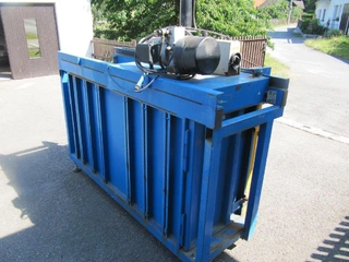 Paketovací hydraulický lis 2