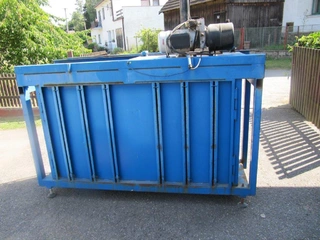 Paketovací hydraulický lis 2