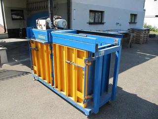 Paketovací hydraulický lis 2