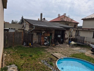 Spoluvlastnický podíl 1/5 na RD se zahradou Lány, okres Kladno
