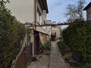 Spoluvlastnický podíl 1/5 na RD se zahradou Lány, okres Kladno