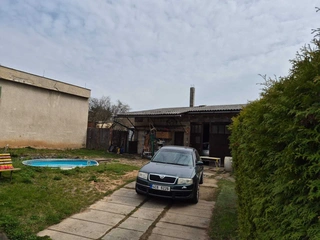 Spoluvlastnický podíl 1/5 na RD se zahradou Lány, okres Kladno