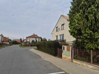 Spoluvlastnický podíl 1/5 na RD se zahradou Lány, okres Kladno