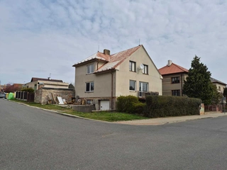 Spoluvlastnický podíl 1/5 na RD se zahradou Lány, okres Kladno