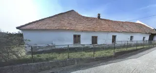 Podíl 4/18 na domě a pozemcích Mikulovice u Znojma