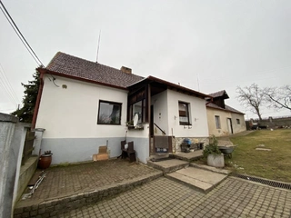 Podíl na RD ve výši 1/3 a na pozemcích ve výši 1/3 v obci Zdeslav u Rakovníka