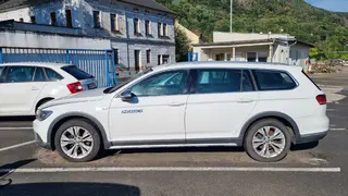 AZ SANACE Volkswagen Passat kombi, RZ 9U9 7942
