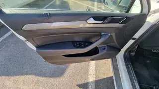 AZ SANACE Volkswagen Passat kombi, RZ 9U9 7942