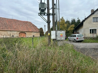 Rovinatý pozemek 1800 m2, k.ú. Mokré 