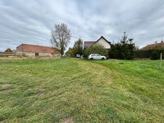 Rovinatý pozemek 1800 m2, k.ú. Mokré 