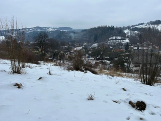 Výjimečný stavební pozemek ve svahu s panoramatickým výhledem – Bušín