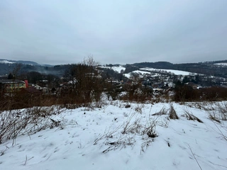 Výjimečný stavební pozemek ve svahu s panoramatickým výhledem – Bušín