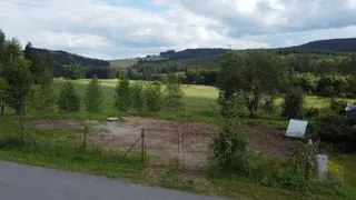 Stavební pozemek 1050m2, vč. stavebního povolení na stavbu RD s garáží, Březiny u Poličky