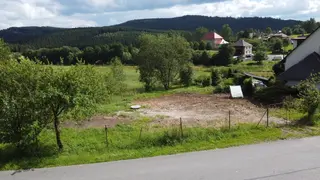 Stavební pozemek 1050m2, vč. stavebního povolení na stavbu RD s garáží, Březiny u Poličky