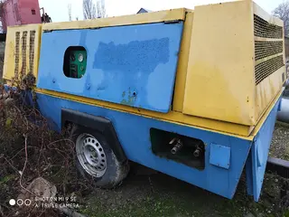 PSJ Hydrotranzit Bratislava -  Kompresor dieselový pojazdný  / typ: PD 400