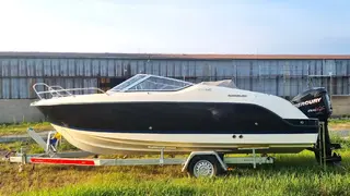 Jacht servis 03. Quicksilver 645 Activ Cabin motorový člun