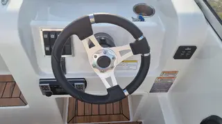 Jacht servis 03. Quicksilver 645 Activ Cabin motorový člun
